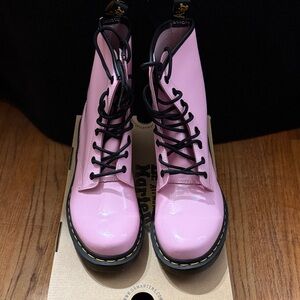 NEW IN BOX DR MARTENS SIZE 9 PALE PINK PATENT LEATHER LACE UP BOOTS